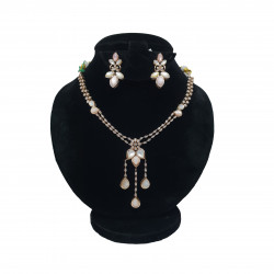 18KT GOLD MOTHER OF PEARL NECKLACE SET 18KT GOLD MOTHER OF PEARL NECKLACE SET