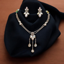 18KT GOLD MOTHER OF PEARL NECKLACE SET 18KT GOLD MOTHER OF PEARL NECKLACE SET