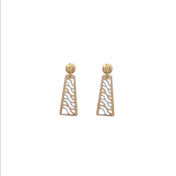 18KT GOLD PARTY WEAR WOMEN EARRING  18KT GOLD PARTY WEAR WOMEN EARRING