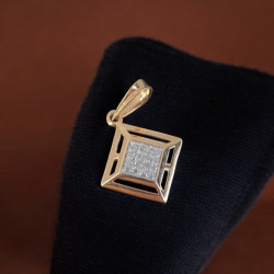 18KT GOLD SQAURE SHAPED ELEGANT FANCY WOMEN PENDANT SET