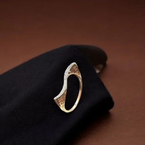 18KT GOLD STYLISH WOMEN RING 18KT GOLD STYLISH WOMEN RING