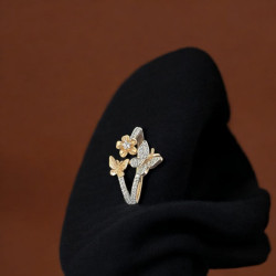 18KT GOLD UNIQUE BUTTERFLY FANCY RING 18KT GOLD UNIQUE BUTTERFLY FANCY RING
