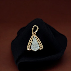 18KT GOLD UNIQUE ELEGANT PENDANT SET  18KT GOLD UNIQUE ELEGANT PENDANT SET