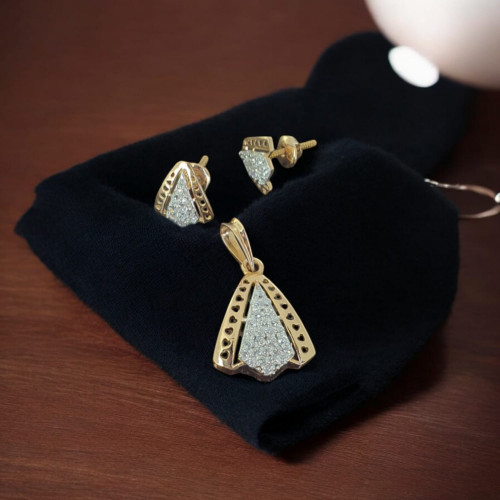 18KT GOLD UNIQUE ELEGANT PENDANT SET 