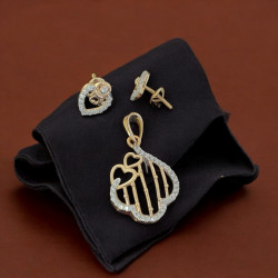 18KT GOLD UNIQUE HEART SHAPE PENDANT SET  18KT GOLD UNIQUE HEART SHAPE PENDANT SET