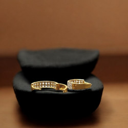 18KT GOLD UNIQUE HOOK EARRING 18KT GOLD UNIQUE HOOK EARRING