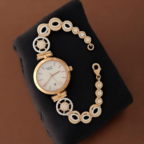 18KT GOLD WOMEN FANCY WATCH 