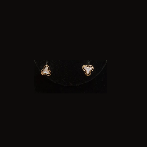 18KT GOLD MOP THREE PETAL FLOWER PENDANT CHAIN SET