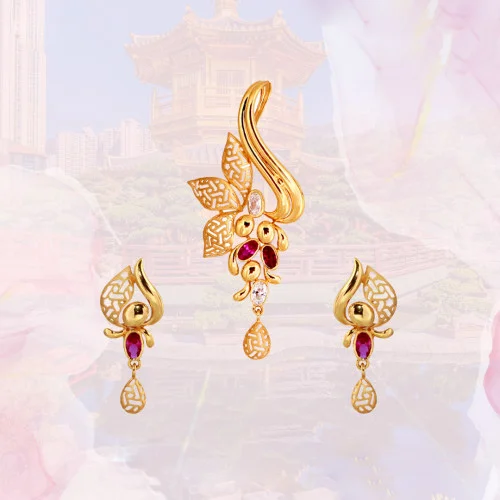 22KT Gold Hongkong Setting Stone Pendant And Eartops
22KT Gold Hongkong Setting Stone Pendant And Eartops