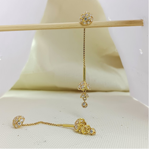 18kt Gold Flower with Two Ball Stud