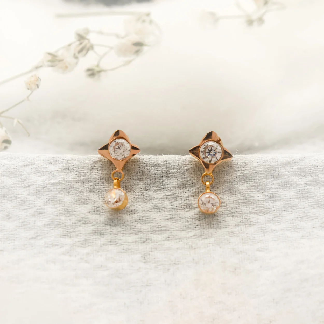 Gold children's earrings Flowers with zircons | JewelryAndGems.eu