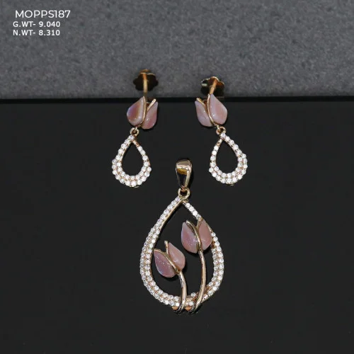 18KT Gold Mother of Pearl Pendant Set
