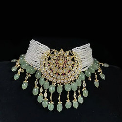 22KT Gold Grand Emeralds & Pearls Rani Choker
