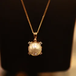 18KT Gold Luna Pearl Pendant