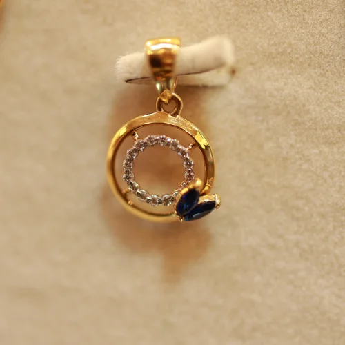 22kt Gold Circular Pendant & Earring Set