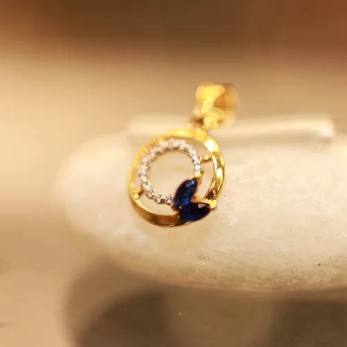 22kt Gold Circular Pendant & Earring Set