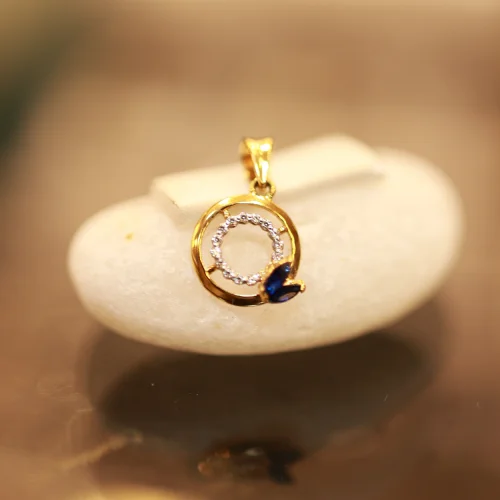 22kt Gold Circular Pendant & Earring Set
