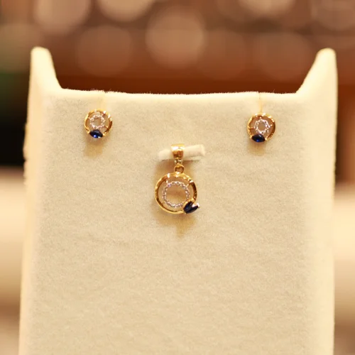 22kt Gold Circular Pendant & Earring Set 22kt Gold Circular Pendant & Earring Set