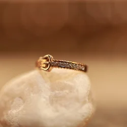 18KT Gold Buckle Design Band Ring