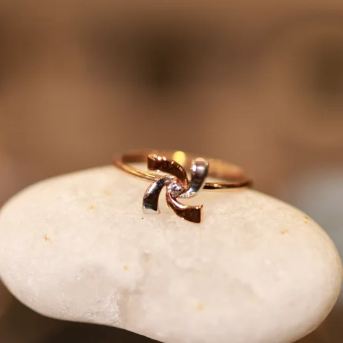 18KT Gold Zephyra Twist – Swirl Ring
