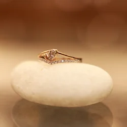18KT Gold Heart Accent Ring