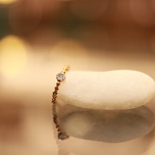 18KT Gold Whisper Band Ring