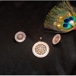 18KT Gold Mother of Pearl Pendant Set