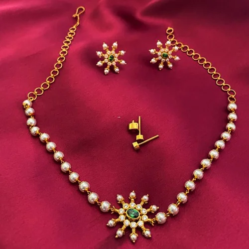 22KT Gold Pearl Choker Set 22KT Gold Pearl Choker Set