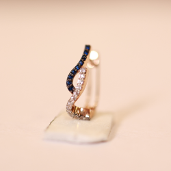 18 KT Gold Ocean Wave Hoop Earrings 18 KT Gold Ocean Wave Hoop Earrings