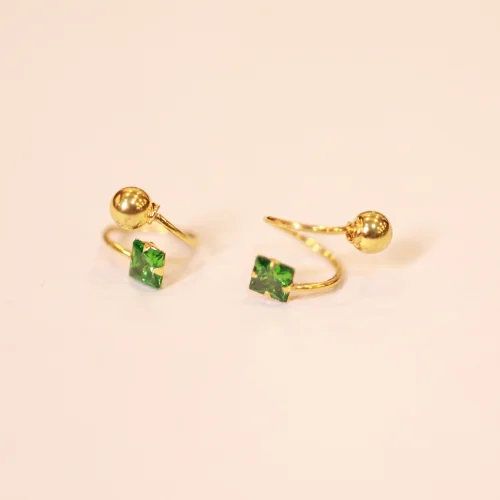 18 KT Gold Emerald Twist Stud Earrings 18 KT Gold Emerald Twist Stud Earrings