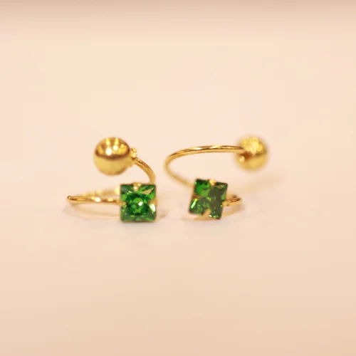 18 KT Gold Emerald Twist Stud Earrings