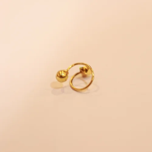 18 KT Gold Emerald Twist Stud Earrings
