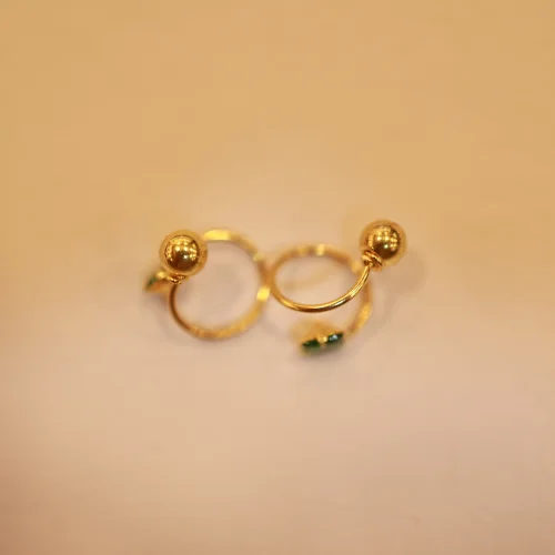 18 KT Gold Emerald Twist Stud Earrings
