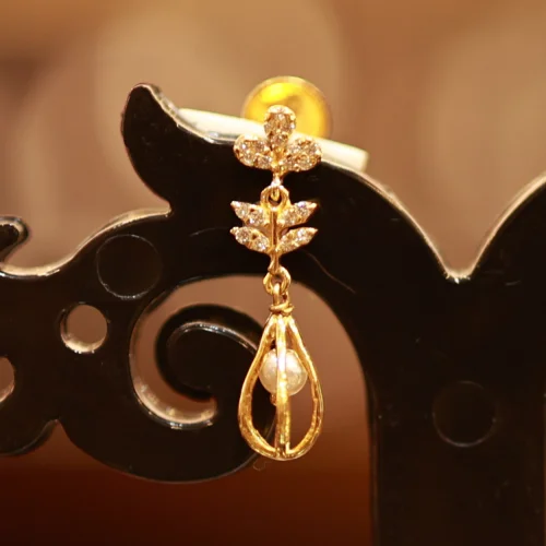 22KT Gold Elara Leaf Drop Earrings