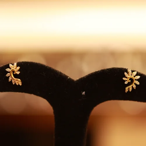 22KT Gold  SolTwist Studs