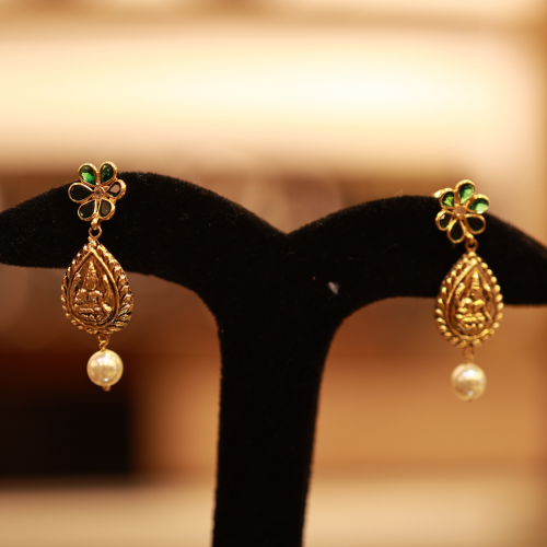 22KT Gold Aarohi Temple Pearl Earring 22KT Gold Aarohi Temple Pearl Earring