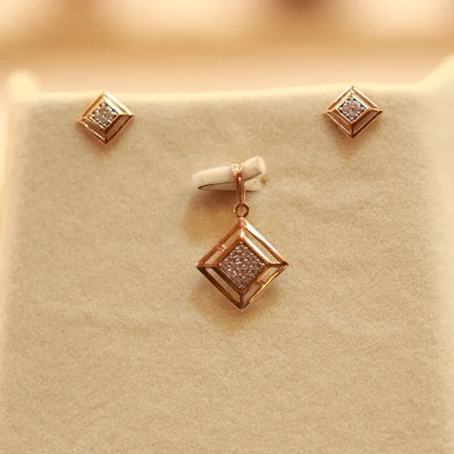 18KT Sleek Square Gold Studs
