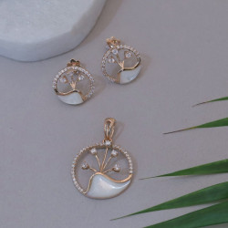 18KT Gold Mother Of Pearl Pendant Set