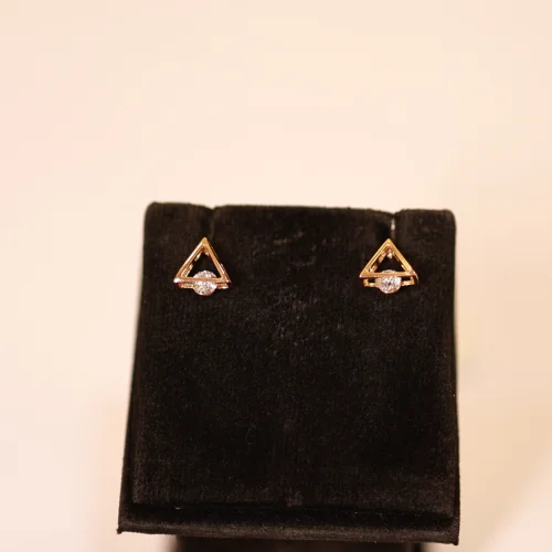 18 KT Gold Geometric Spark Stud 18 KT Gold Geometric Spark Stud