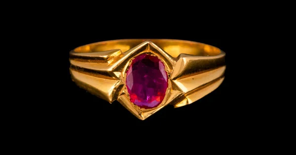 9ct Gold Diamond Ruby Ring - MMCH038-1YDRU - Ogham Jewellery