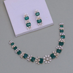 18KT Gold Emerald Stone Necklace And Ear Tops